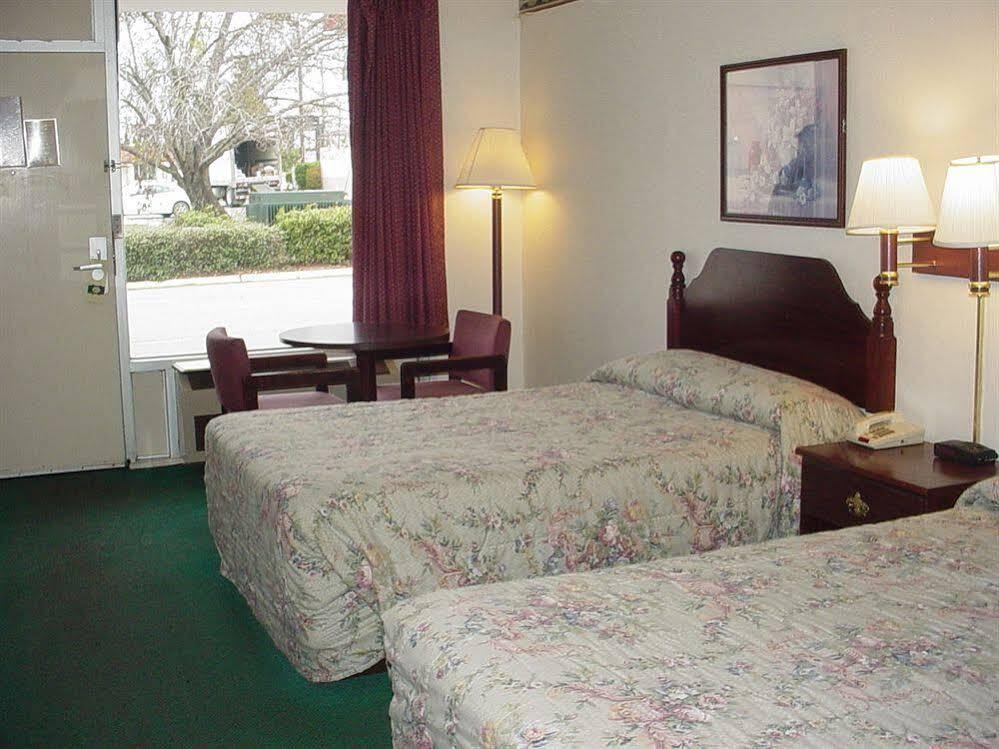 Hotel Walterboro Southwest Экстерьер фото